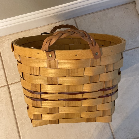 Peterboro VTG Basket w/ Handles, Removable Washable Lining & Wrought Iron Stand - Picture 15 of 15